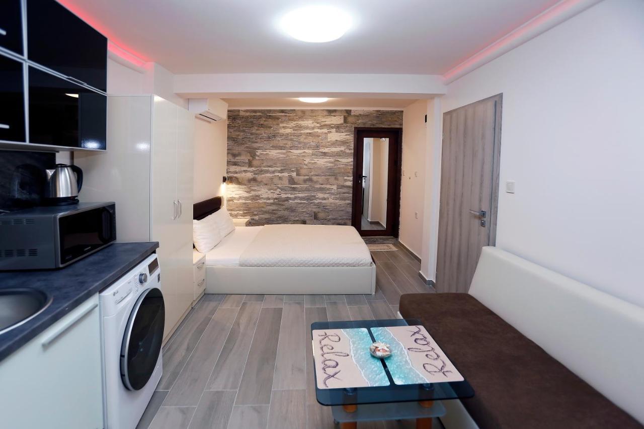 Deluxe 2 Studios City Center Burgas Exterior photo
