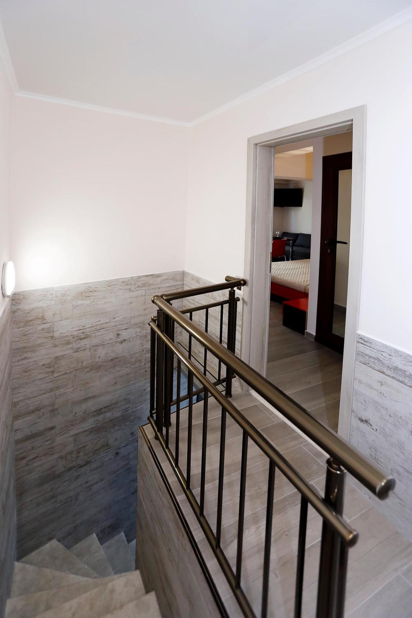 Deluxe 2 Studios City Center Burgas Room photo